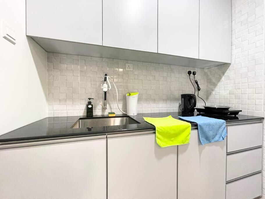 Quartz Near To Jonker Walk With Infinity Pool Cozy 3B2B Apartment Malacca Bagian luar foto