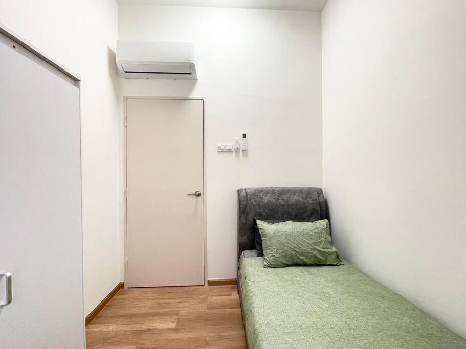 Quartz Near To Jonker Walk With Infinity Pool Cozy 3B2B Apartment Malacca Bagian luar foto