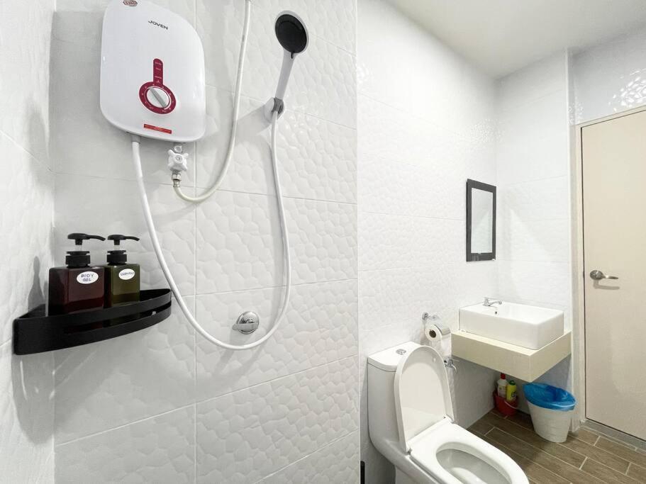 Quartz Near To Jonker Walk With Infinity Pool Cozy 3B2B Apartment Malacca Bagian luar foto