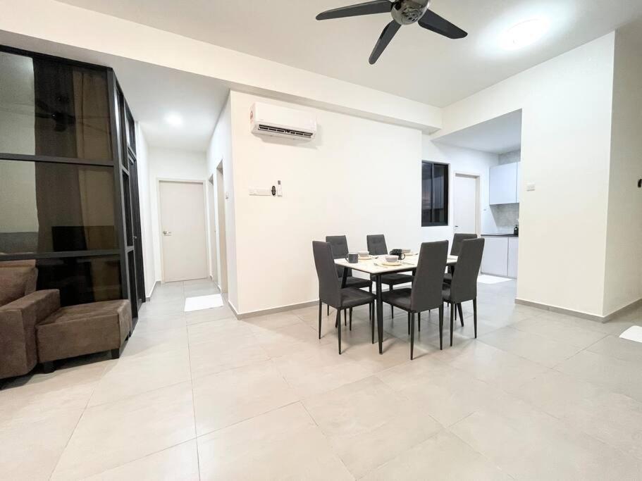 Quartz Near To Jonker Walk With Infinity Pool Cozy 3B2B Apartment Malacca Bagian luar foto