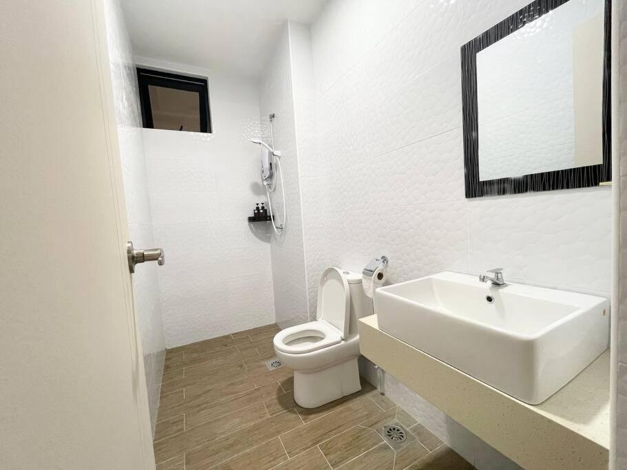 Quartz Near To Jonker Walk With Infinity Pool Cozy 3B2B Apartment Malacca Bagian luar foto