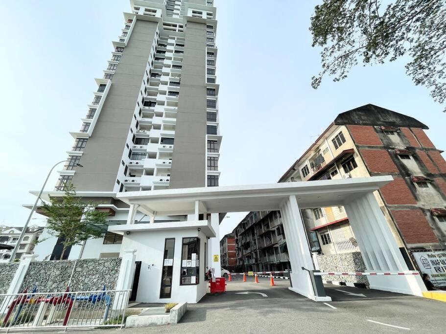 Quartz Near To Jonker Walk With Infinity Pool Cozy 3B2B Apartment Malacca Bagian luar foto