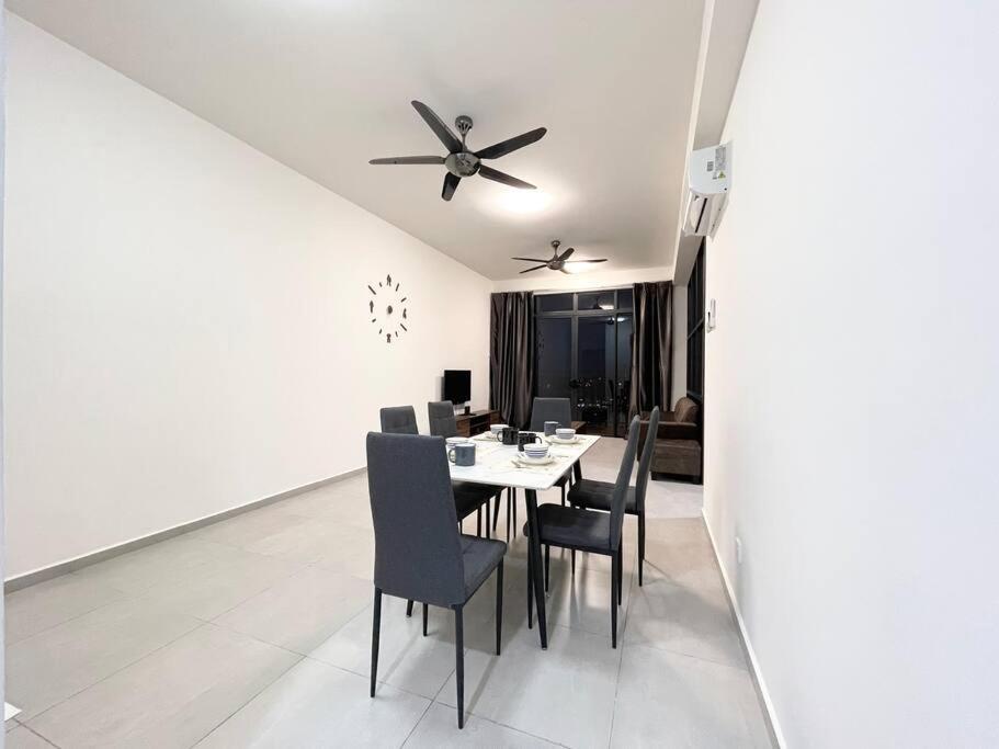 Quartz Near To Jonker Walk With Infinity Pool Cozy 3B2B Apartment Malacca Bagian luar foto
