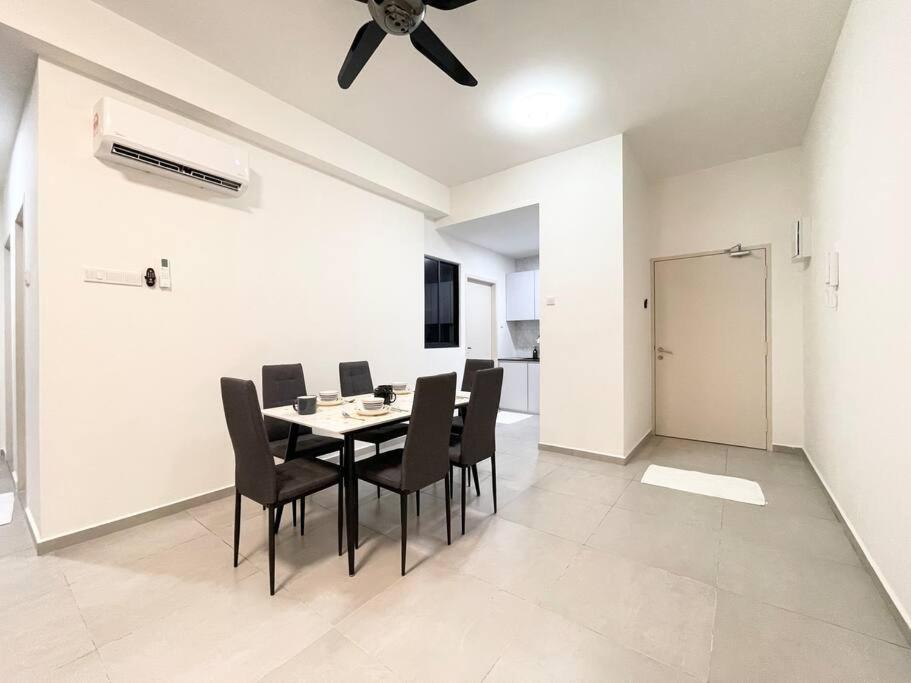 Quartz Near To Jonker Walk With Infinity Pool Cozy 3B2B Apartment Malacca Bagian luar foto