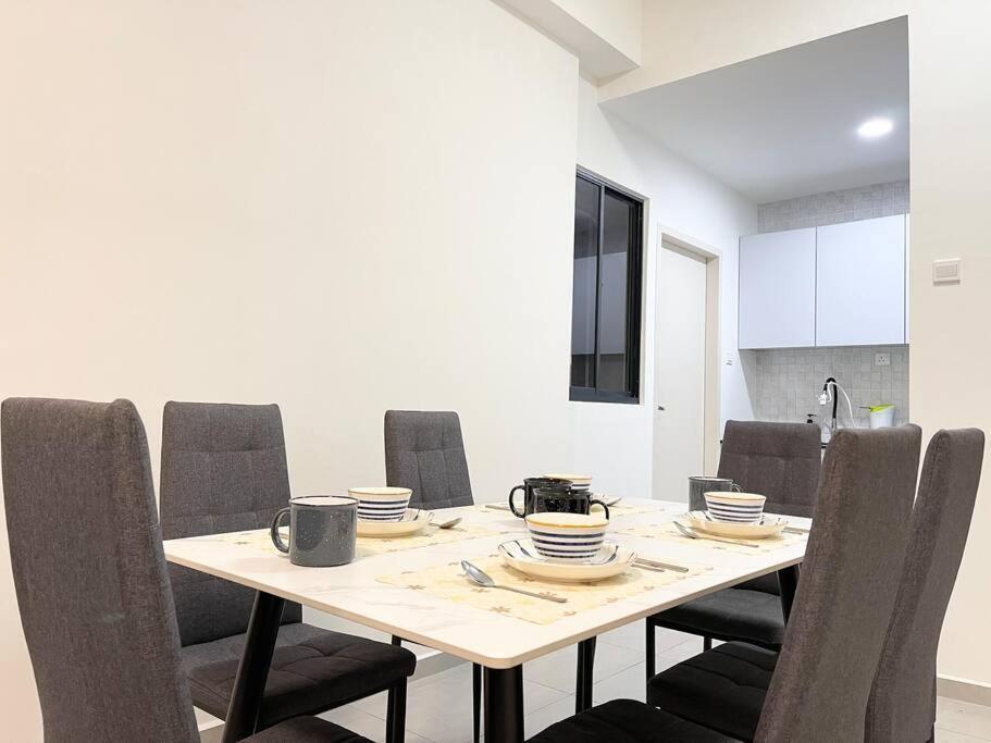 Quartz Near To Jonker Walk With Infinity Pool Cozy 3B2B Apartment Malacca Bagian luar foto